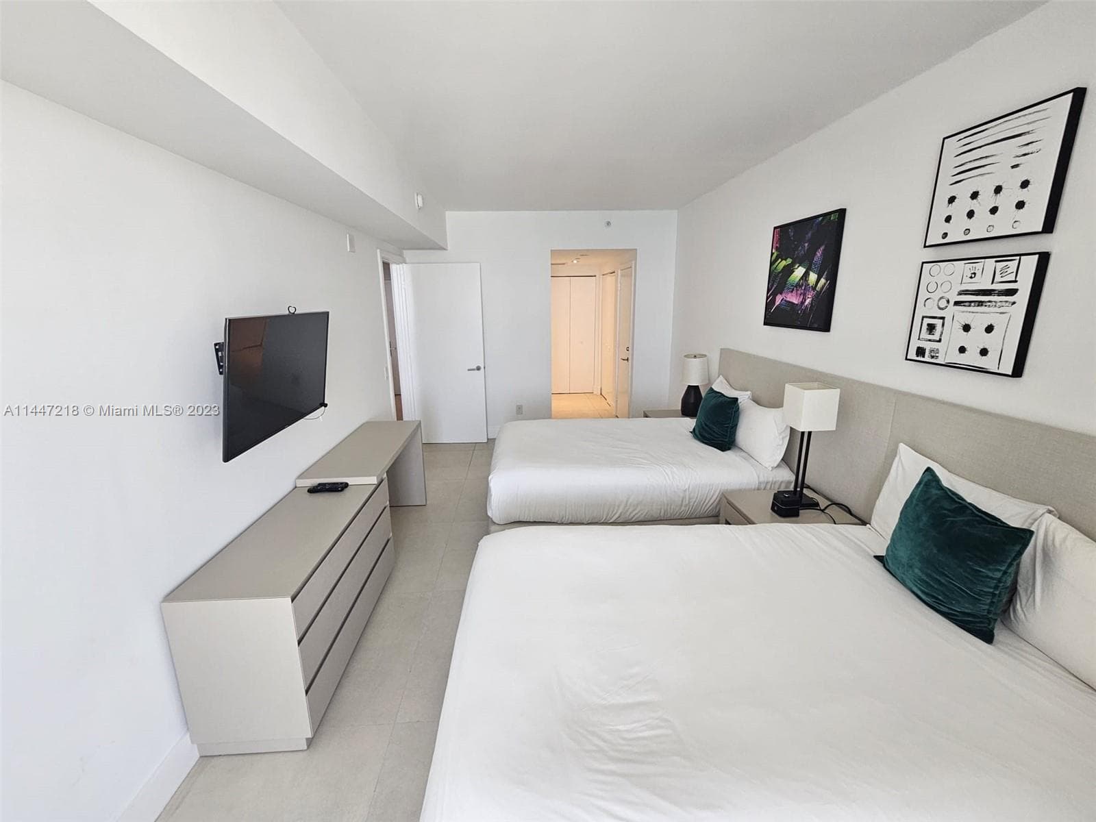 4111 Ocean Dr 3308 photo 18