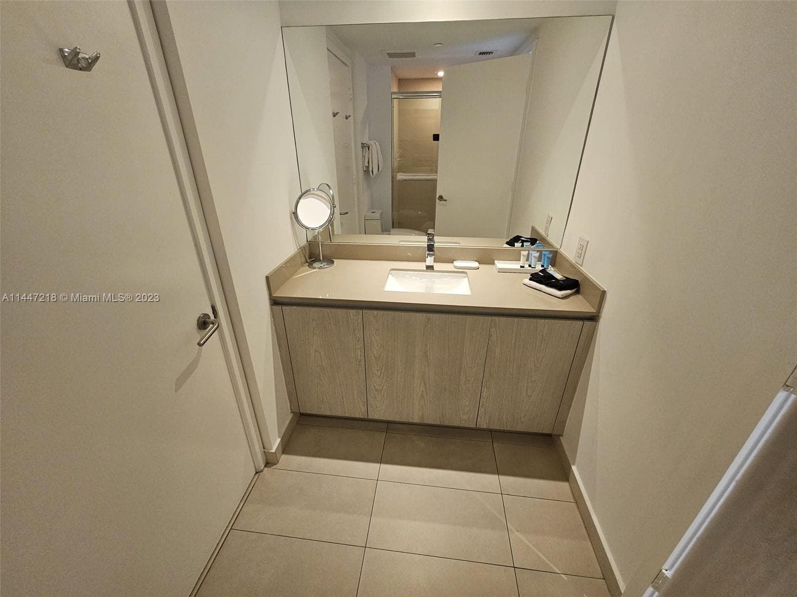 4111 Ocean Dr 3308 photo 19