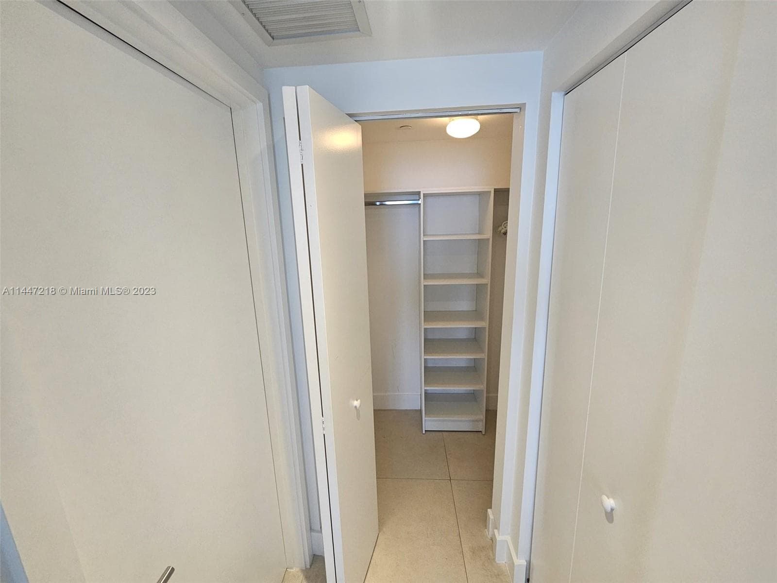 4111 Ocean Dr 3308 photo 21