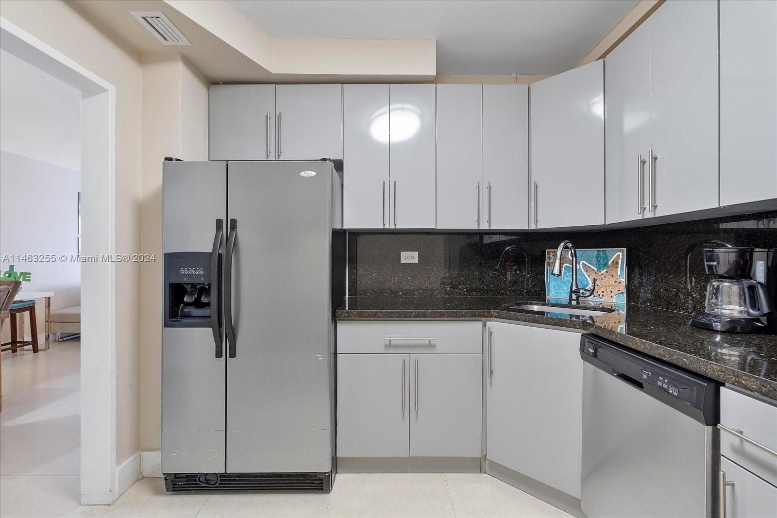 5601 Collins Ave 1514 photo 23