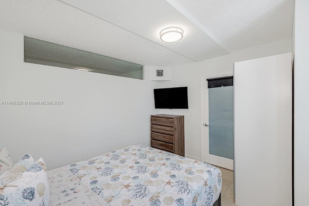 2301 Collins Ave 803 photo 11