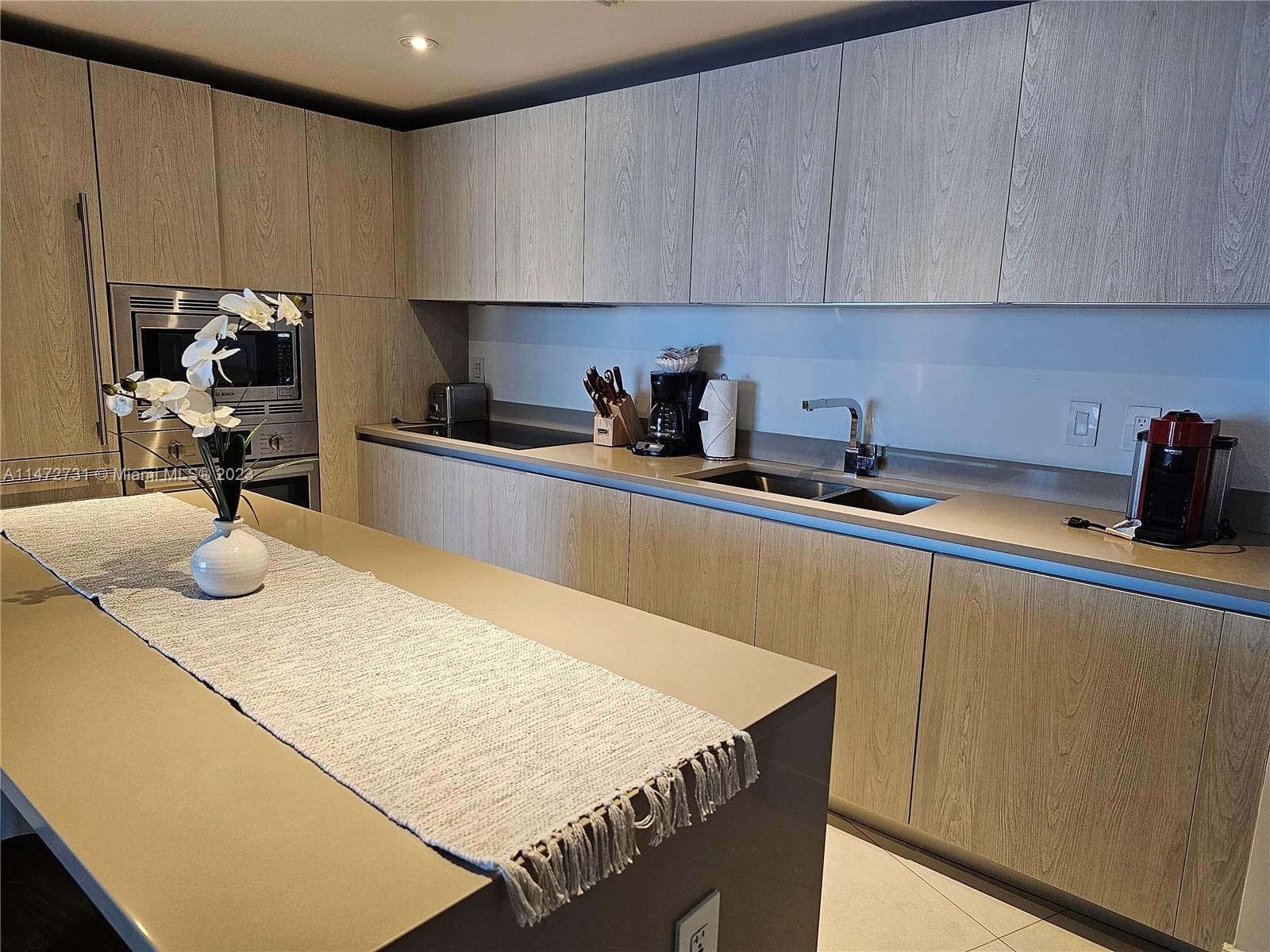4111 Ocean Dr 3608 photo 9