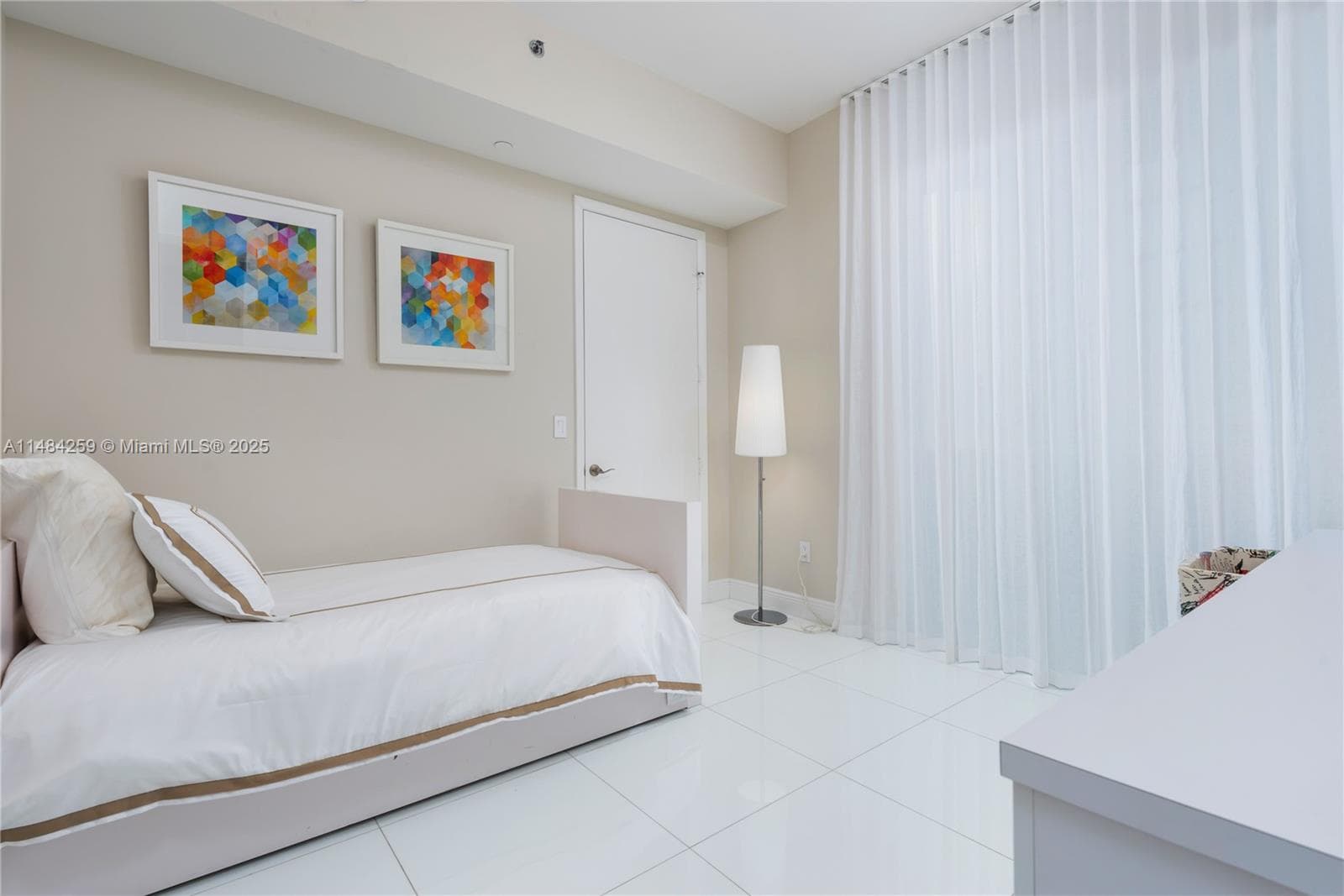 15811 Collins Ave 1702 photo 11