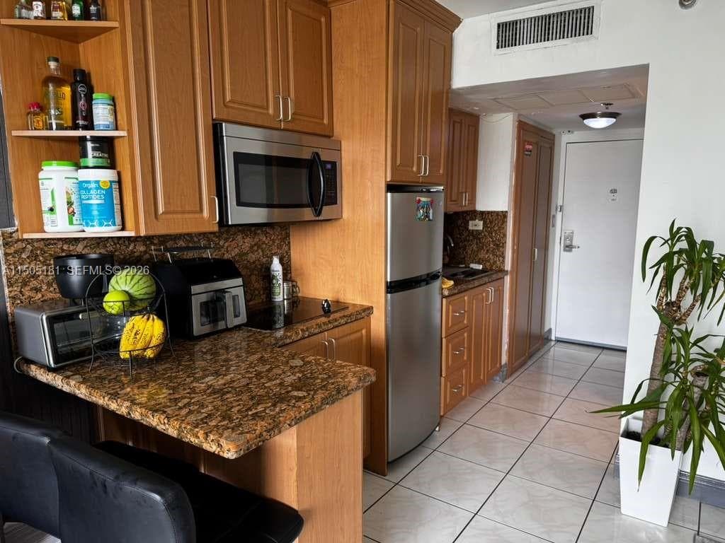 19201 COLLINS AV 432 photo 16