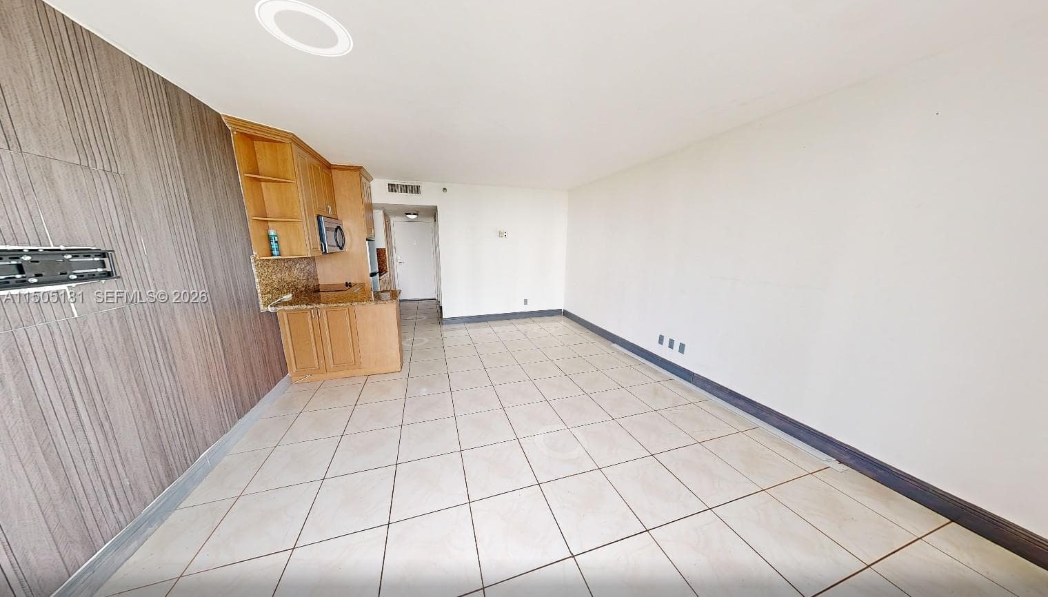 19201 COLLINS AV 432 photo 14