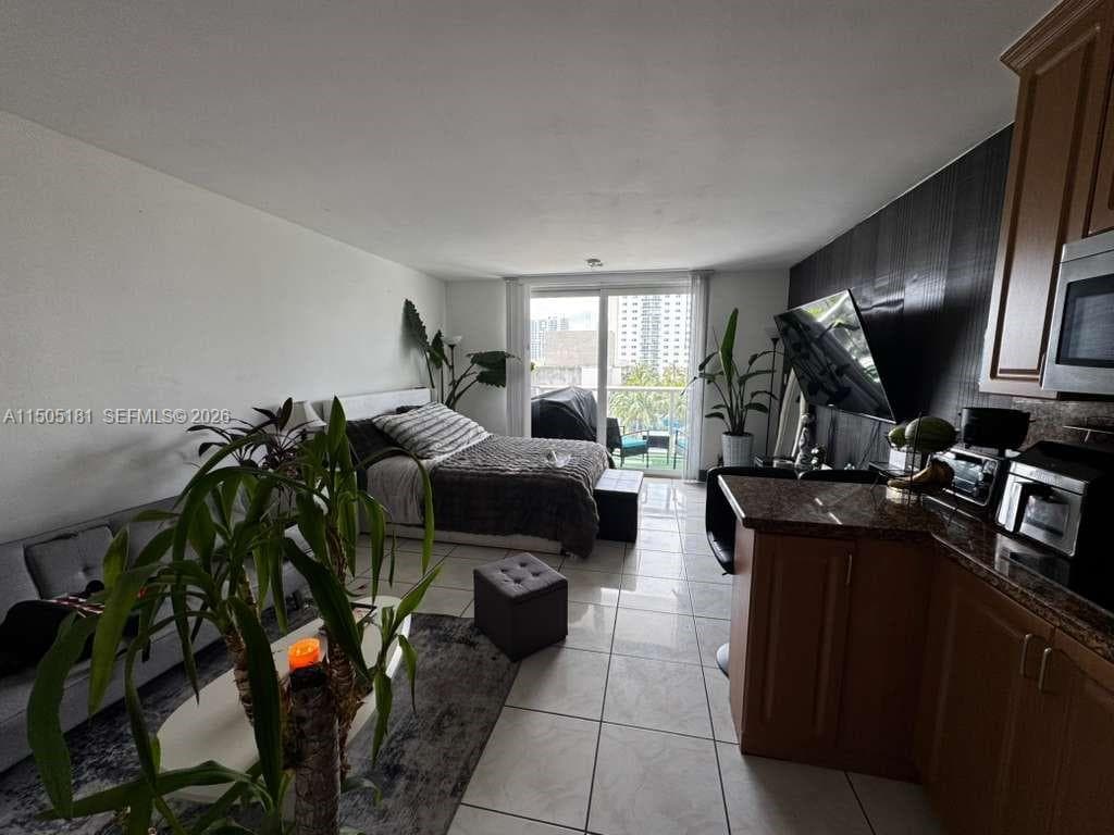 19201 COLLINS AV 432 photo 18