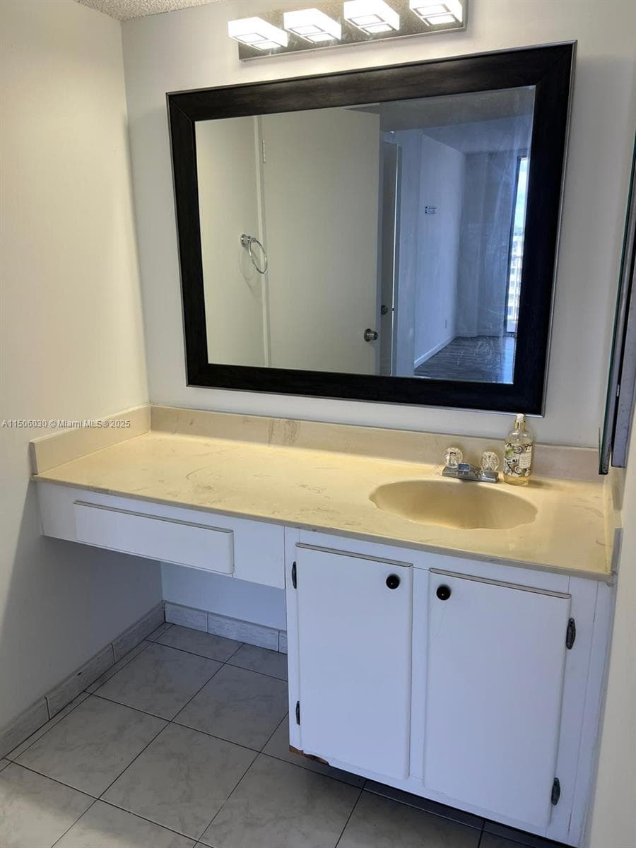 290 174th St 702 photo 20