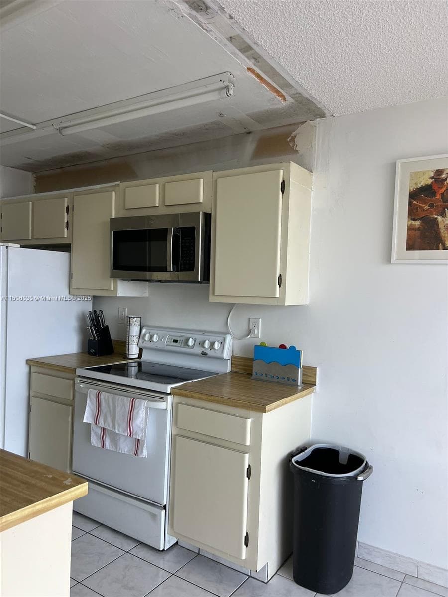 290 174th St 702 photo 10