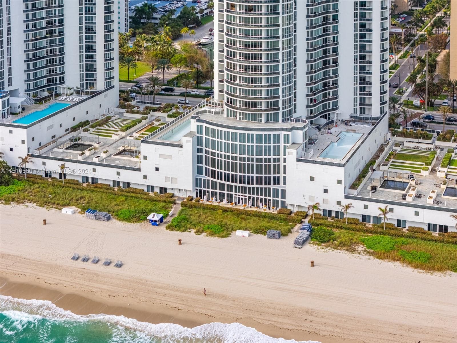 15901 Collins Ave 4