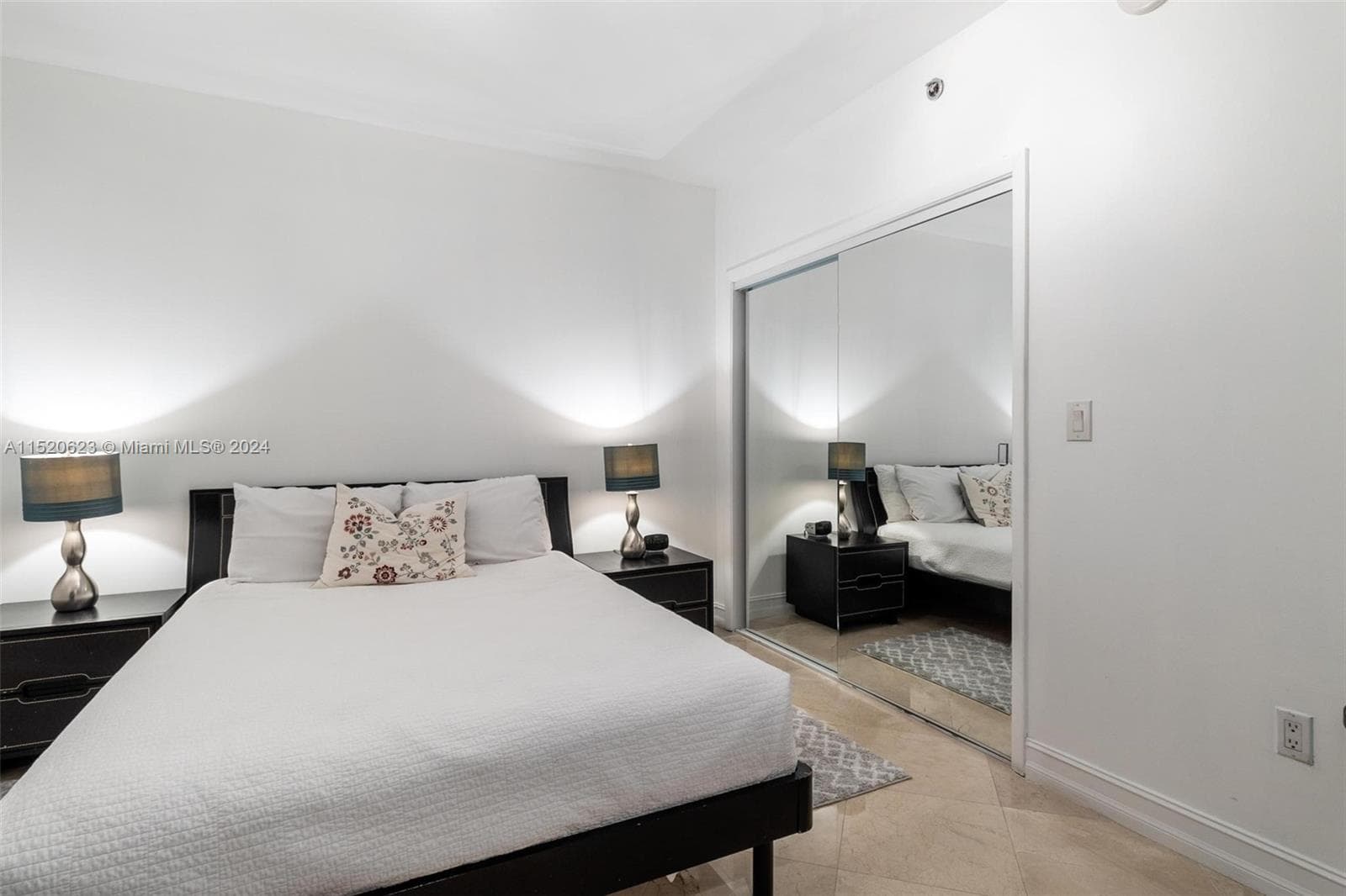 1830 Ocean Dr 5