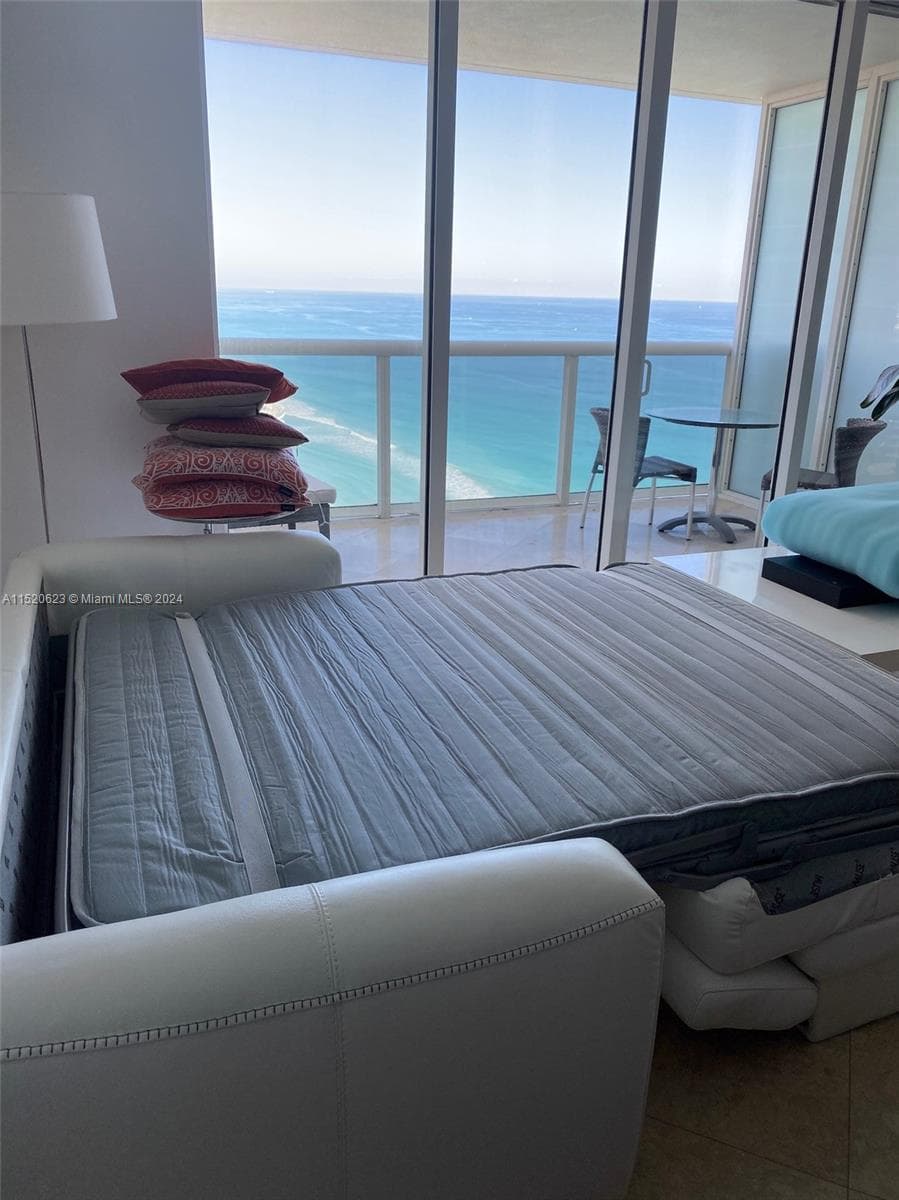 1830 Ocean Dr 3809 photo 15