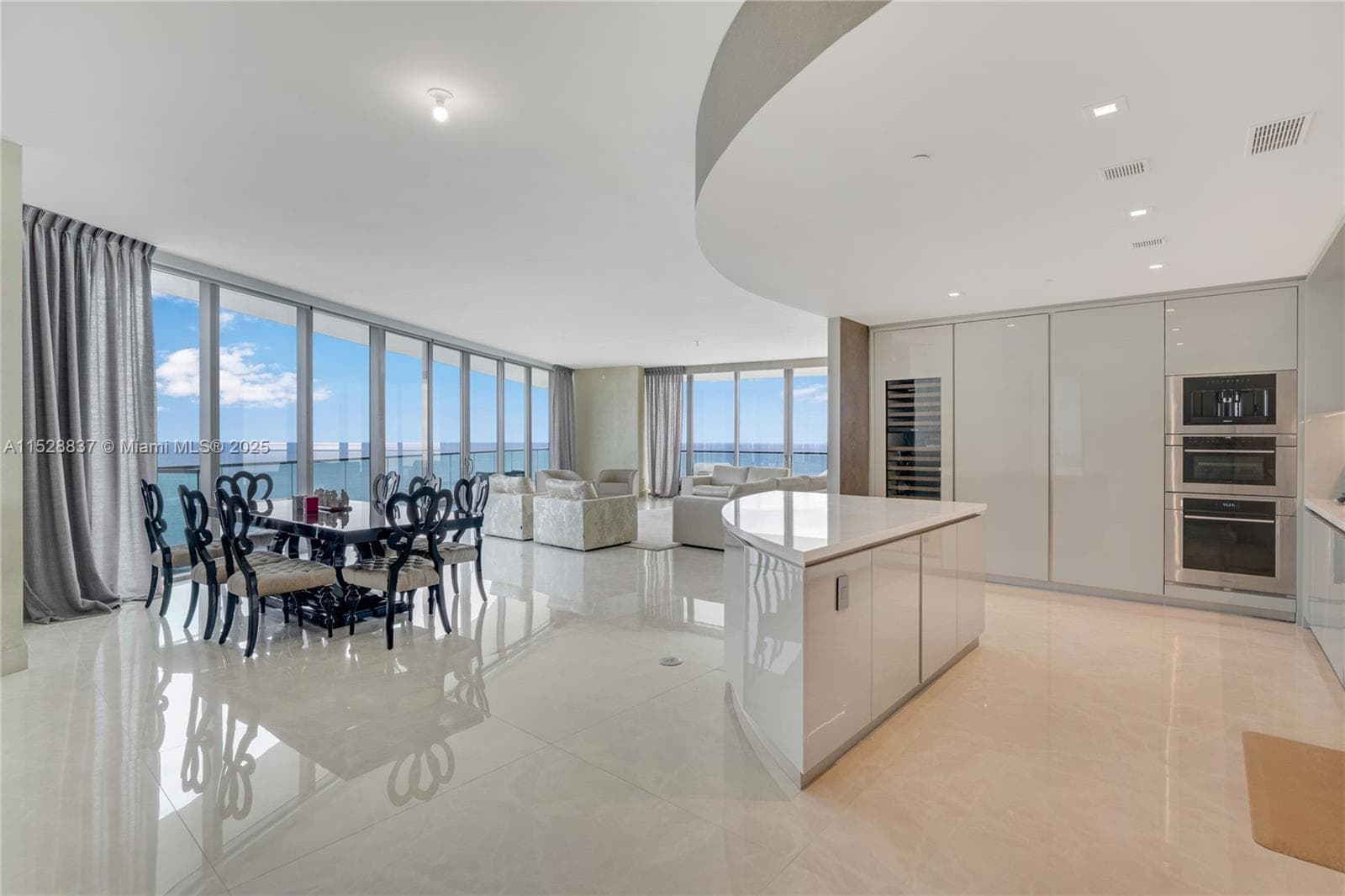 18975 Collins Ave 2