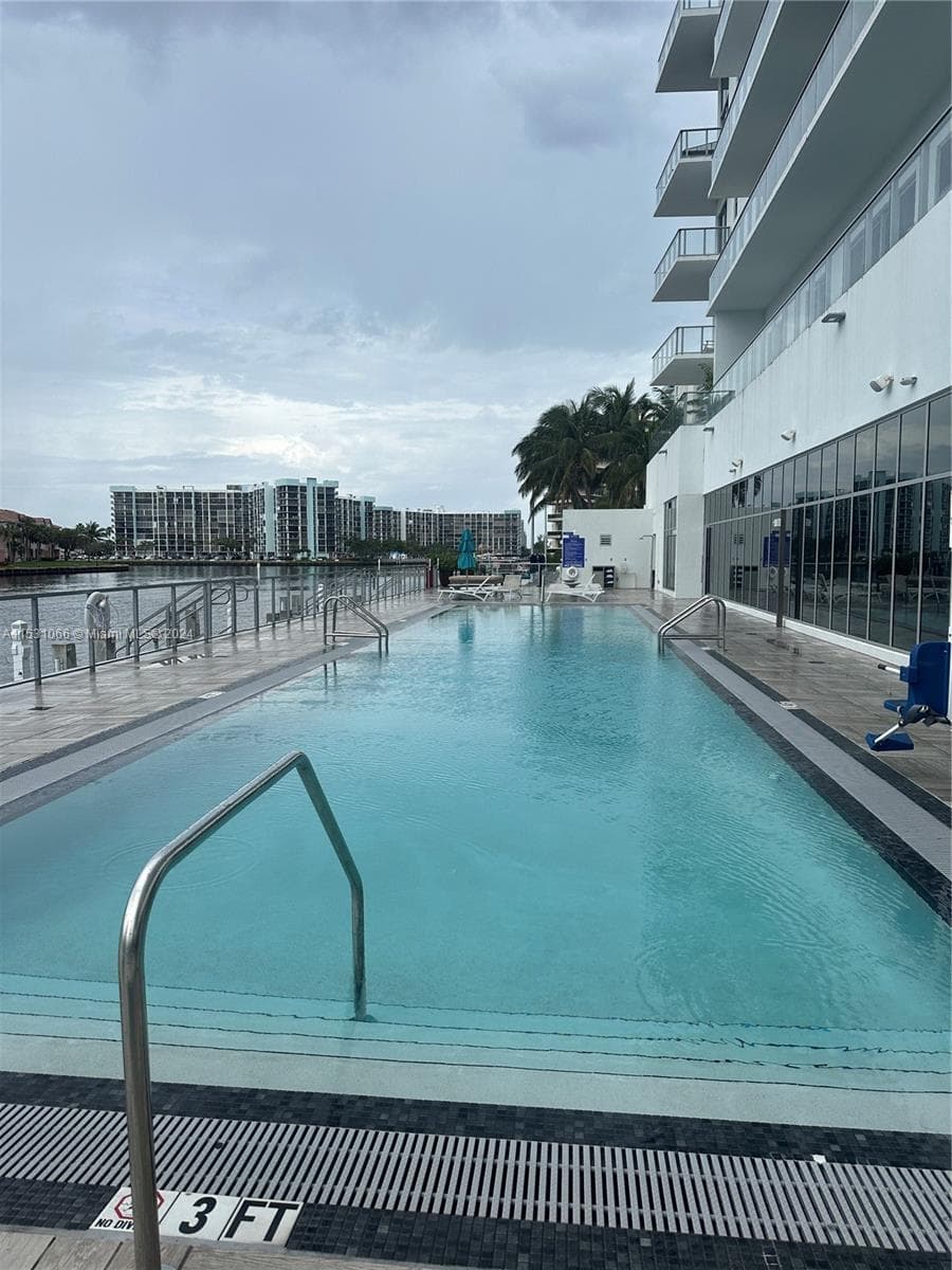 4010 Ocean Dr 2