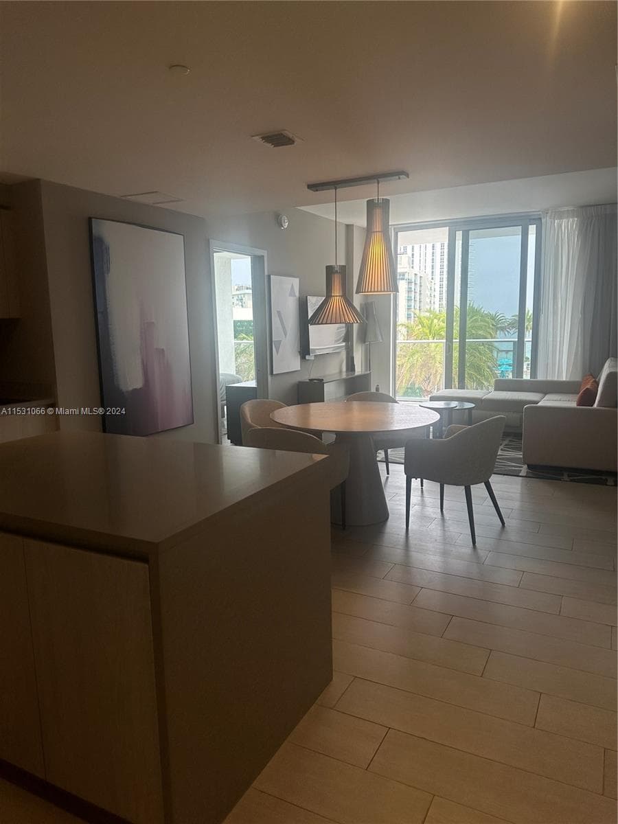 4010 Ocean Dr R707 photo 13