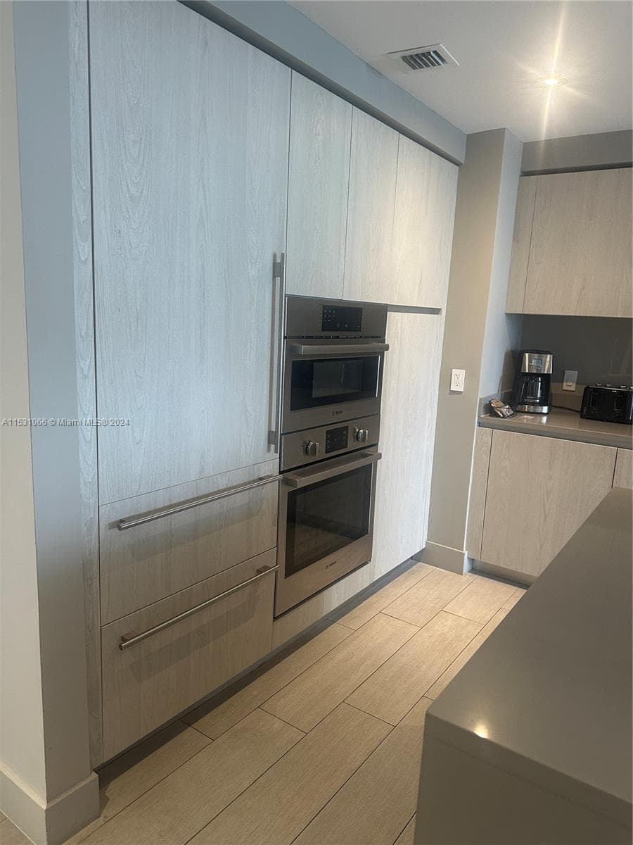 4010 Ocean Dr R707 photo 22