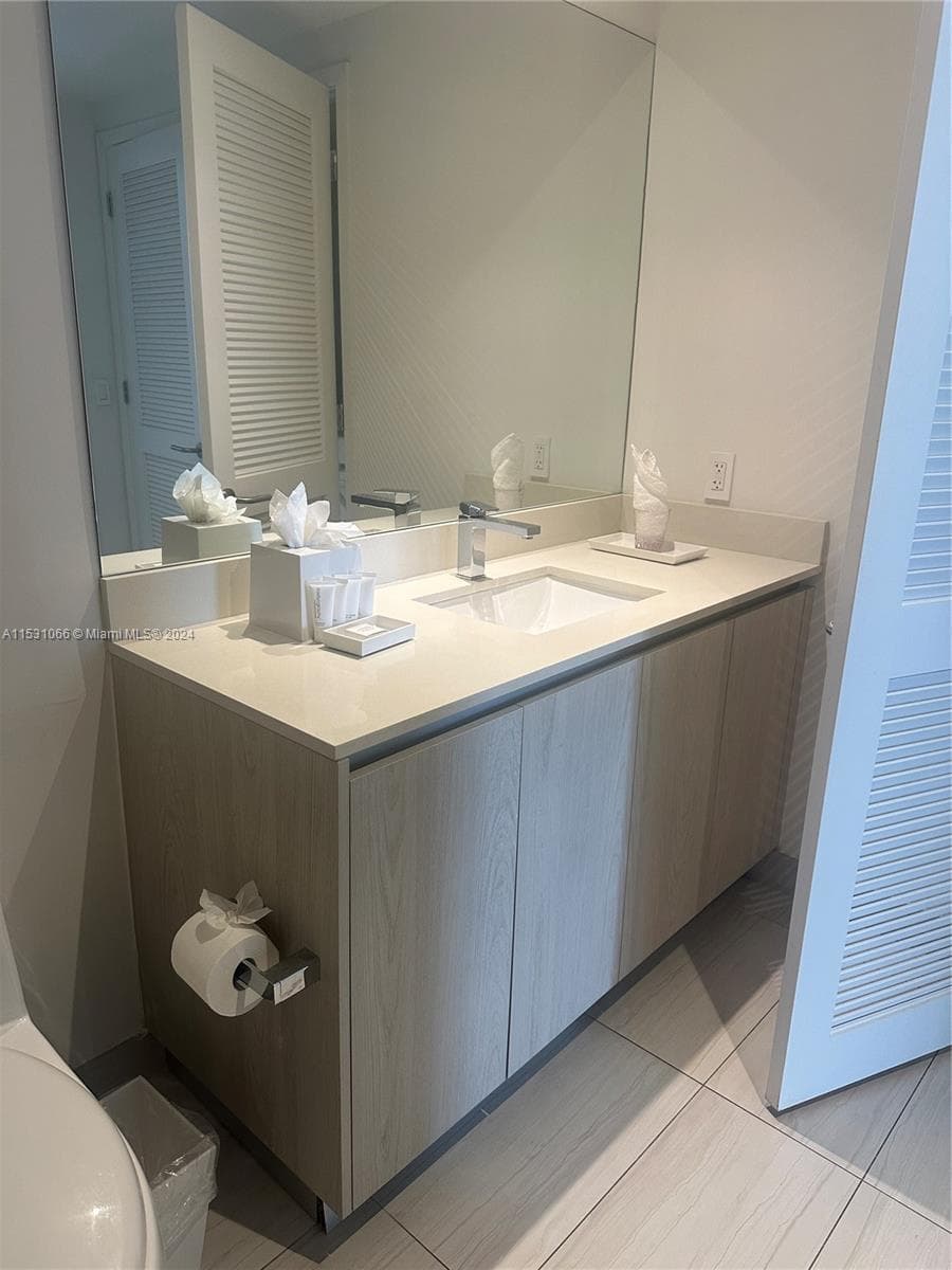 4010 Ocean Dr R707 photo 7