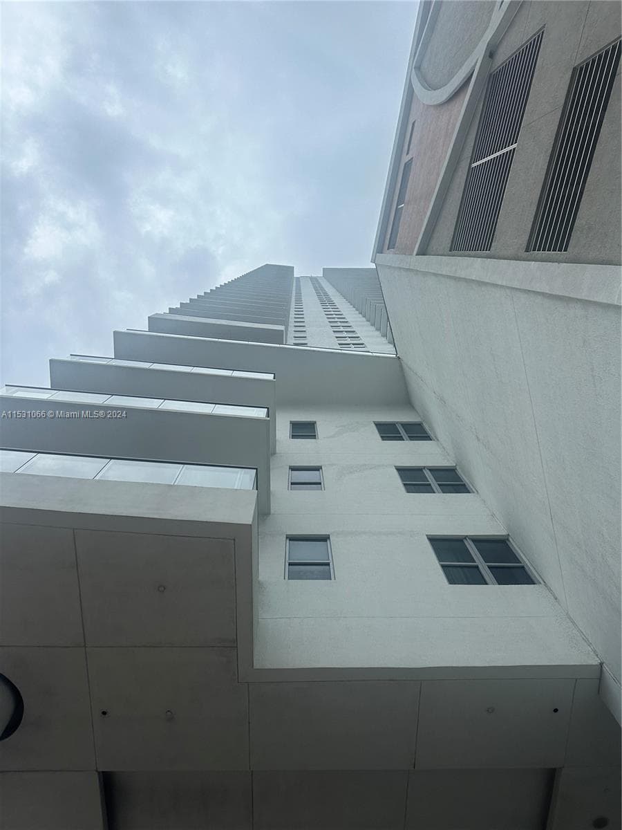 4010 Ocean Dr 3