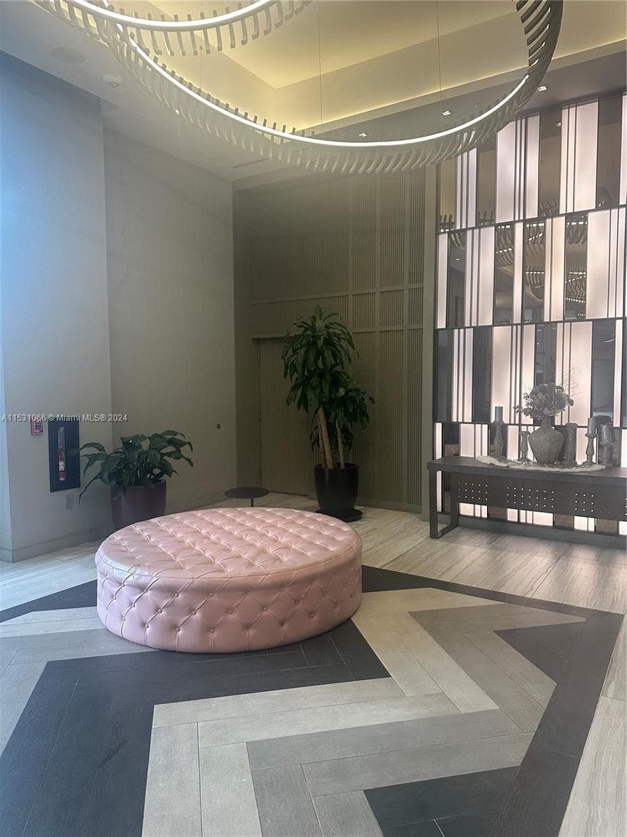 4010 Ocean Dr 5