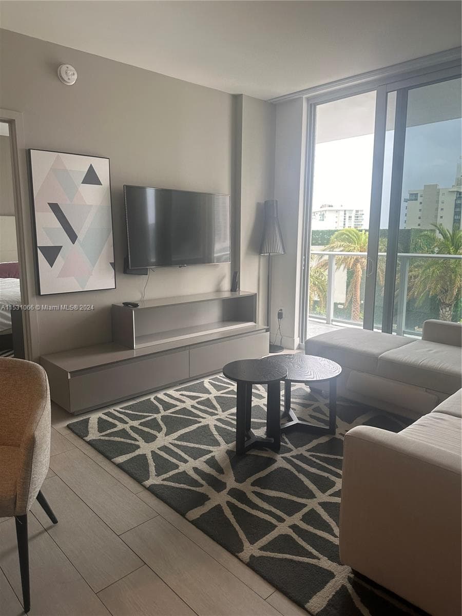 4010 Ocean Dr R707 photo 14
