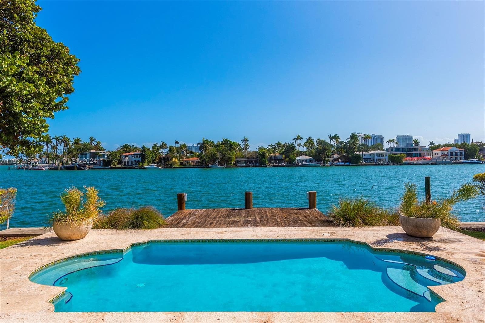 527 Dilido Dr 2