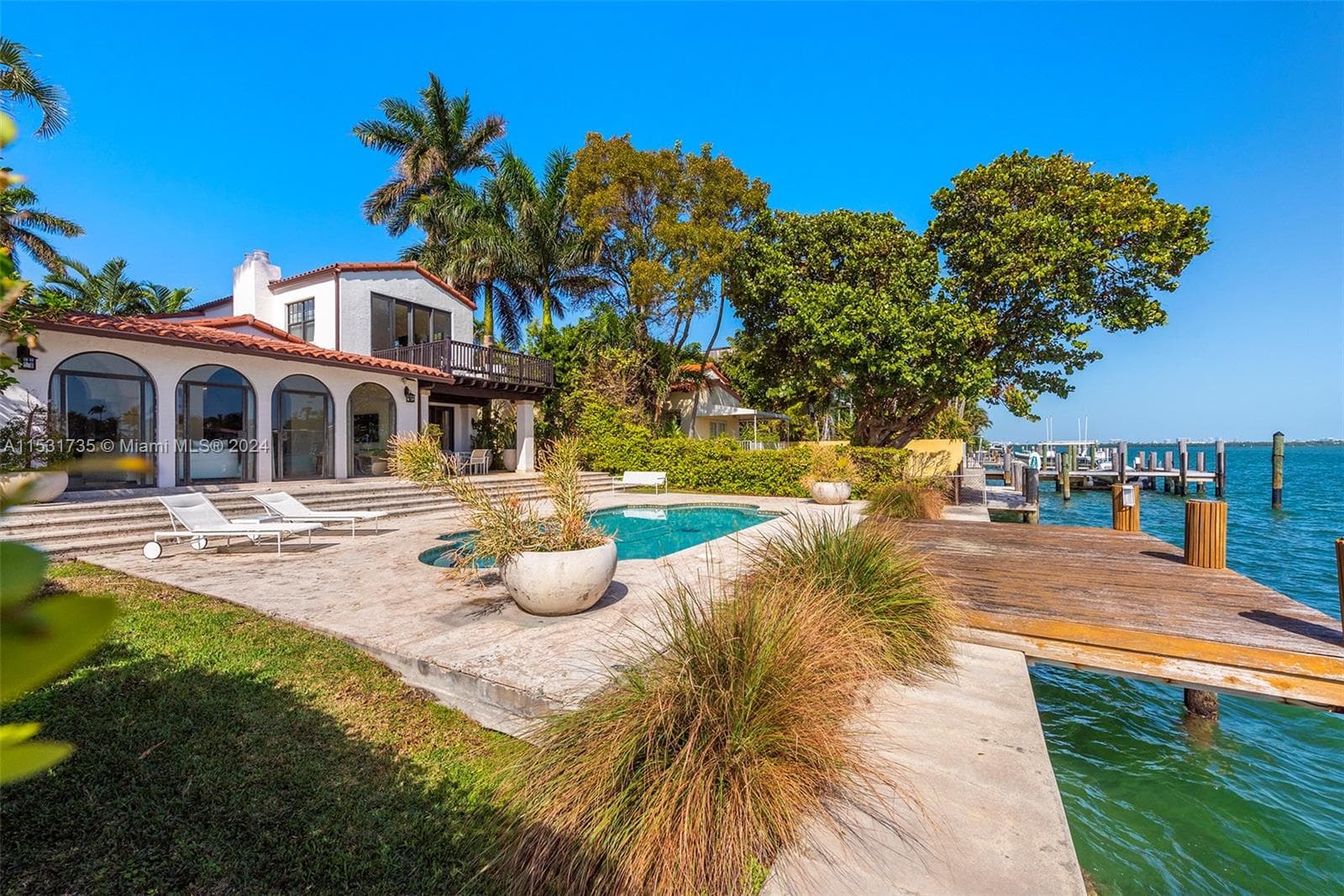527 Dilido Dr 3