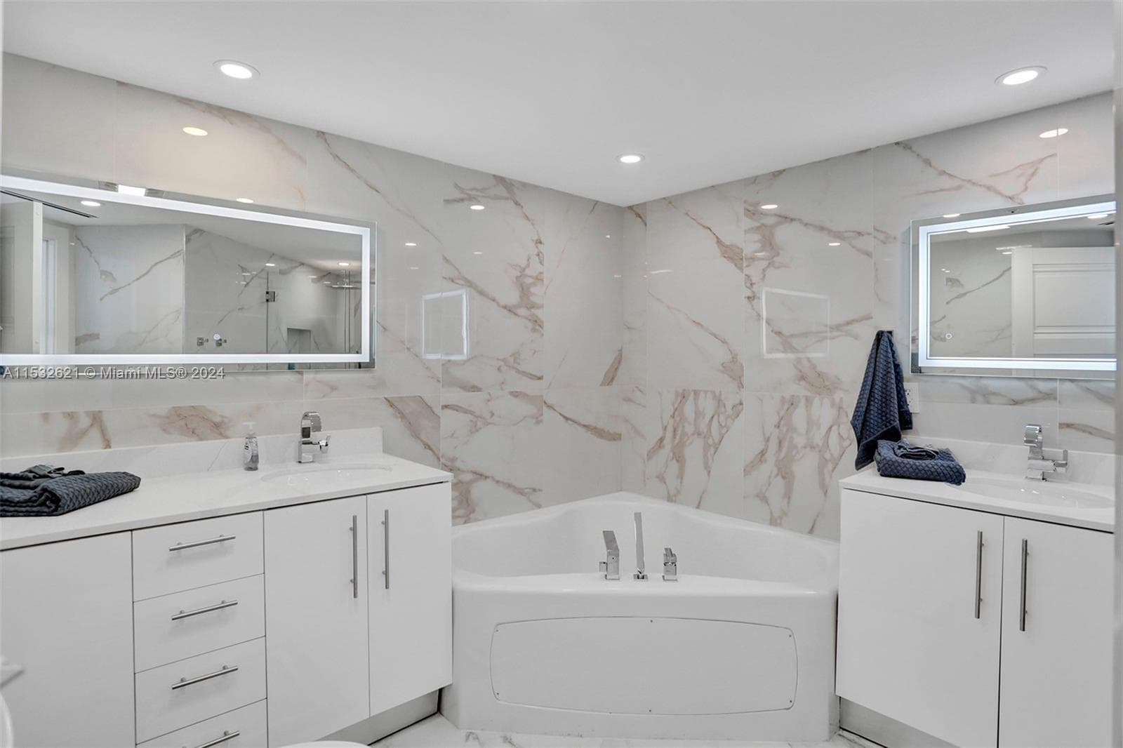 16699 Collins Ave 2209 photo 21