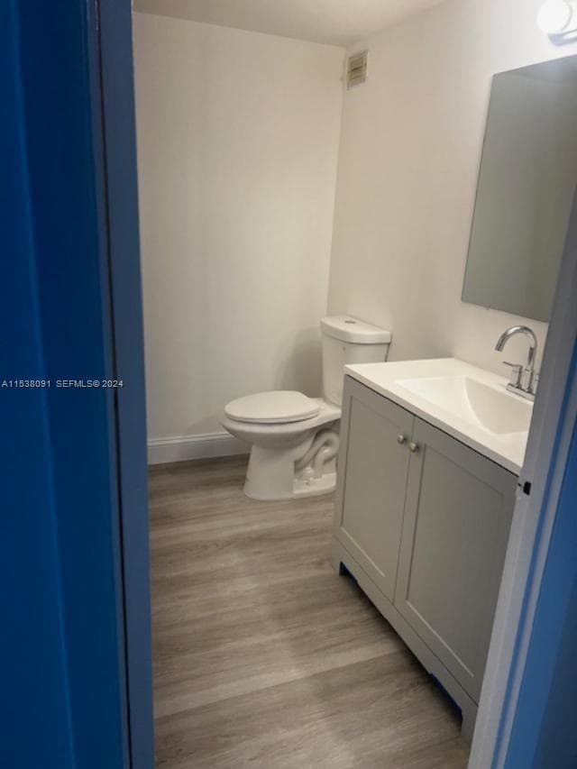 1904 S Ocean Dr 205 photo 21