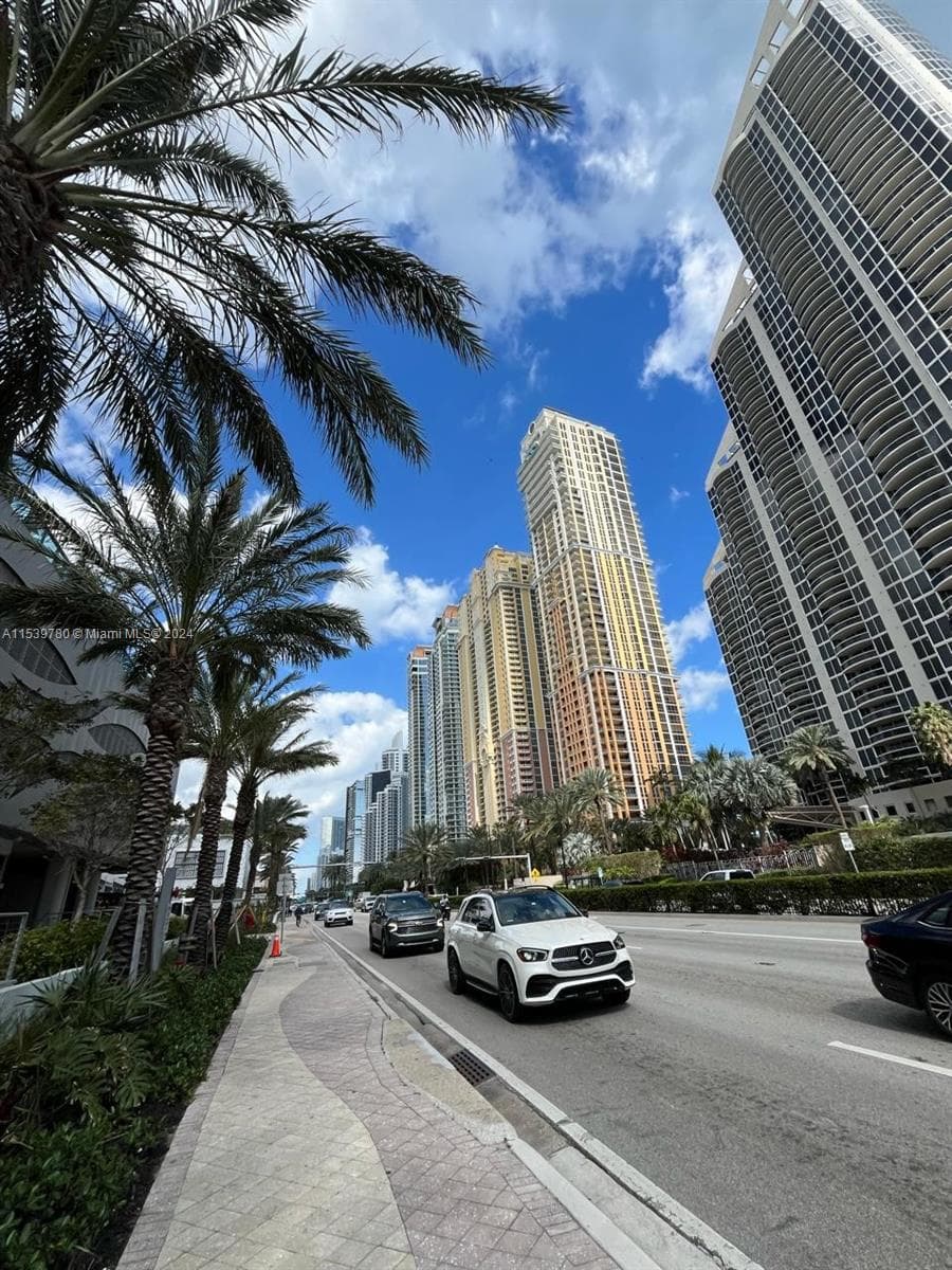 17550 Collins Avenue 701 photo 12