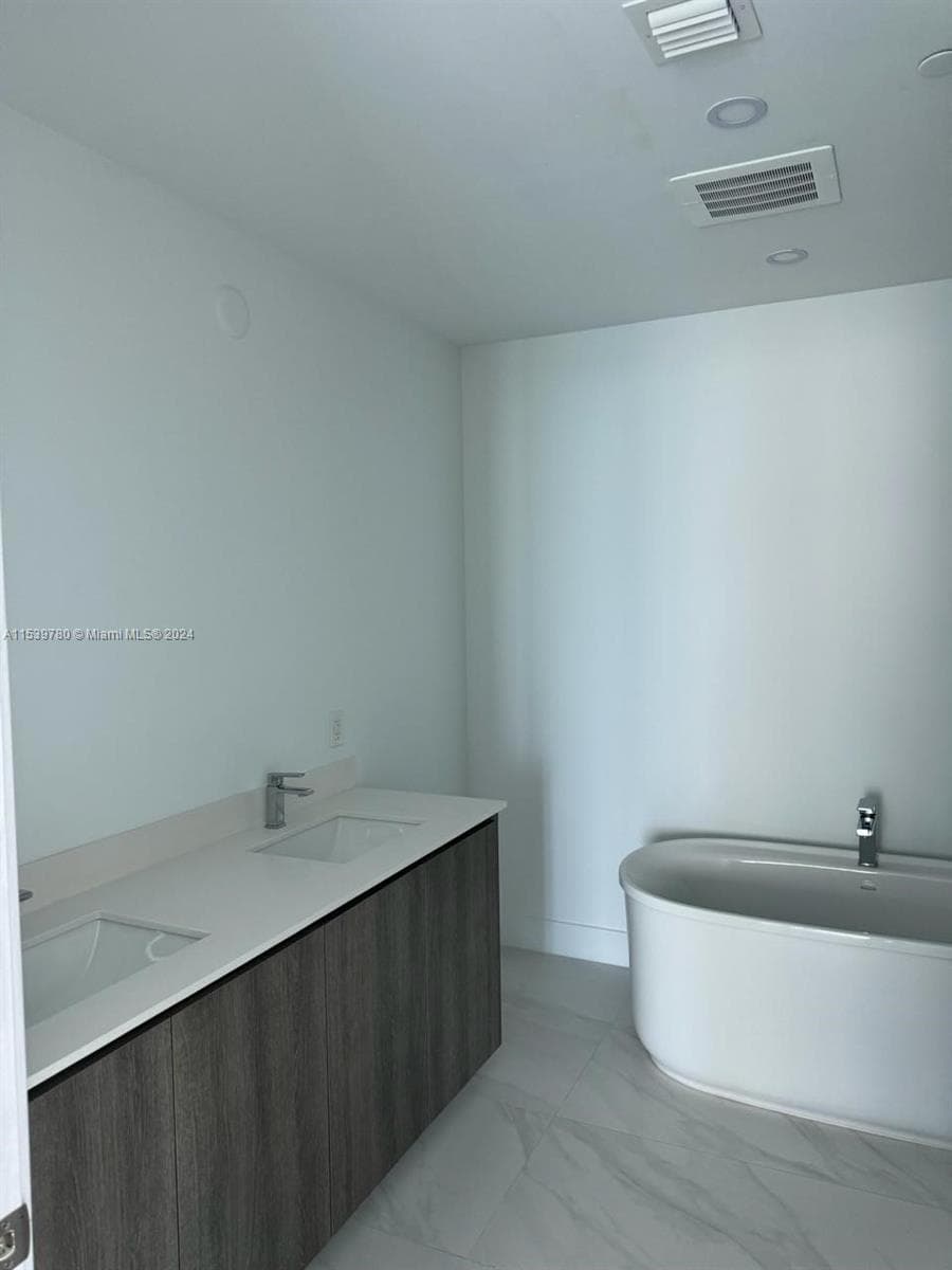 17550 Collins Avenue 701 photo 7