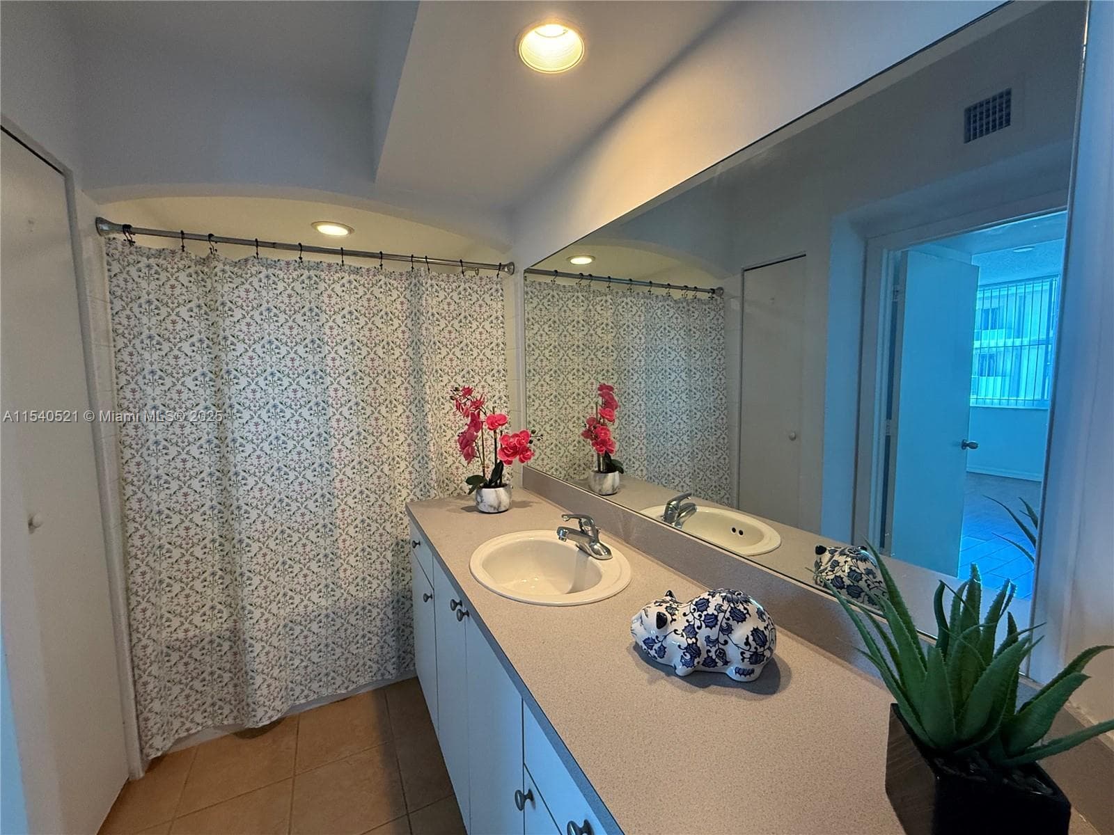 9201 Collins Ave 1023 photo 15