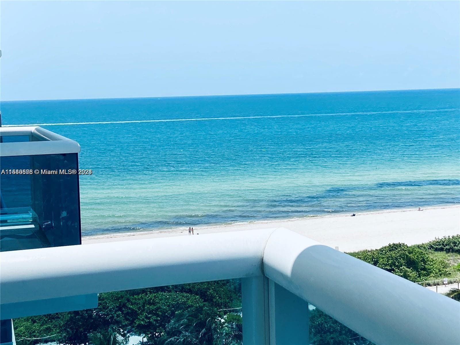 9201 Collins Ave 724 photo 2