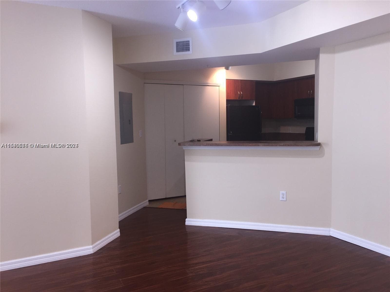 9201 Collins Ave 724 photo 3