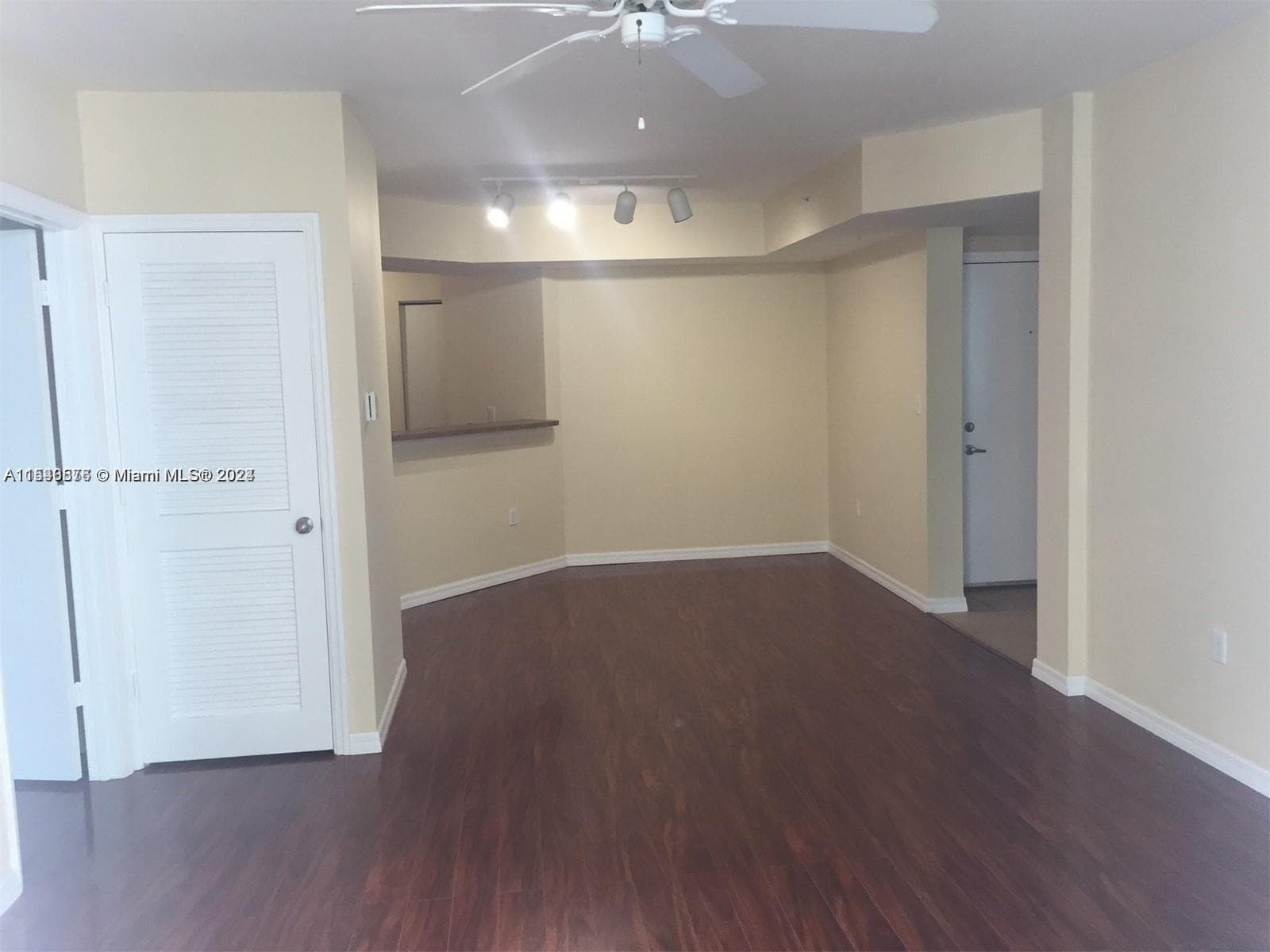 9201 Collins Ave 724 photo 4
