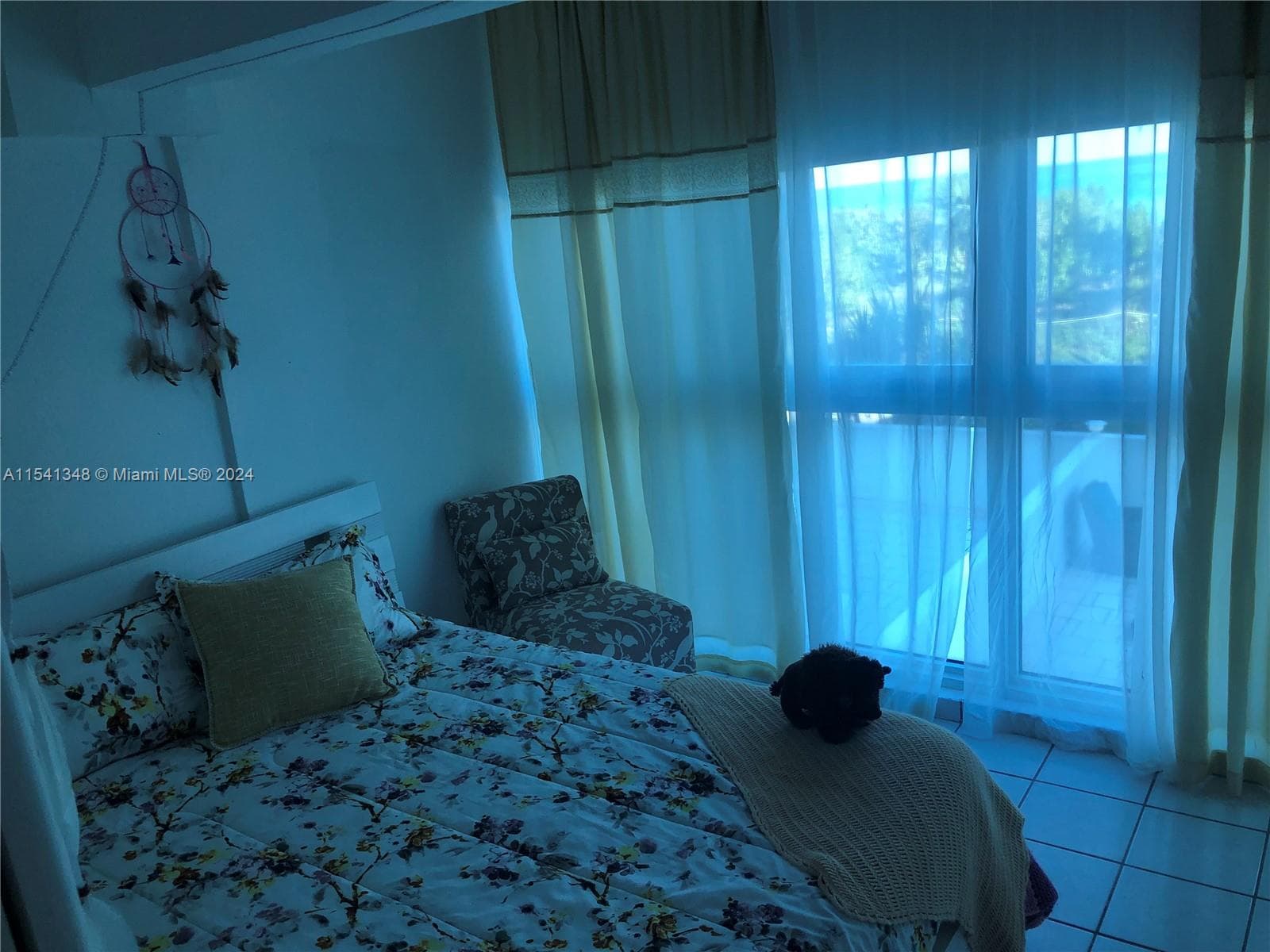 5445 Collins Ave 2