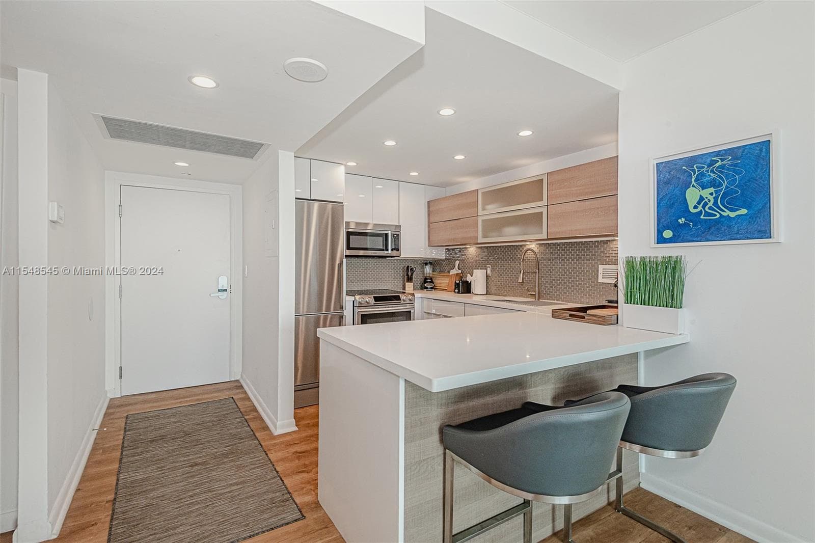 2301 Collins Ave 1230 photo 12