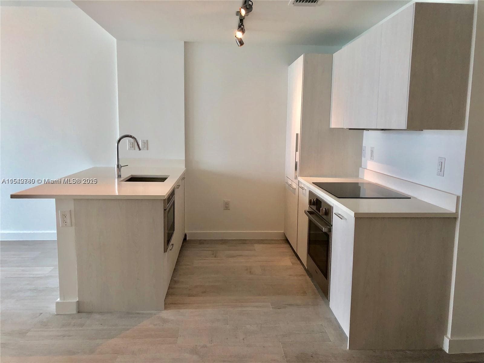 501 NE 31st St 3004 photo 17