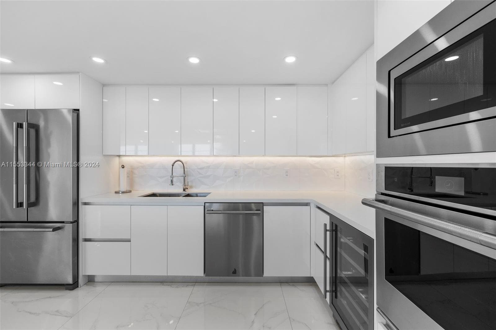 5151 Collins Ave 1527 photo 6