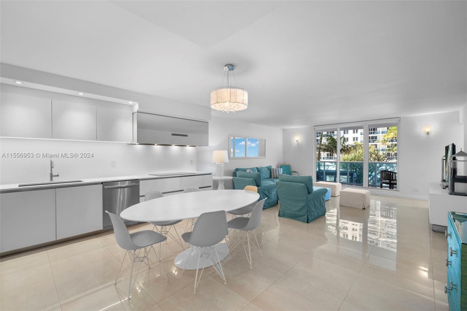 2301 Collins Ave 5