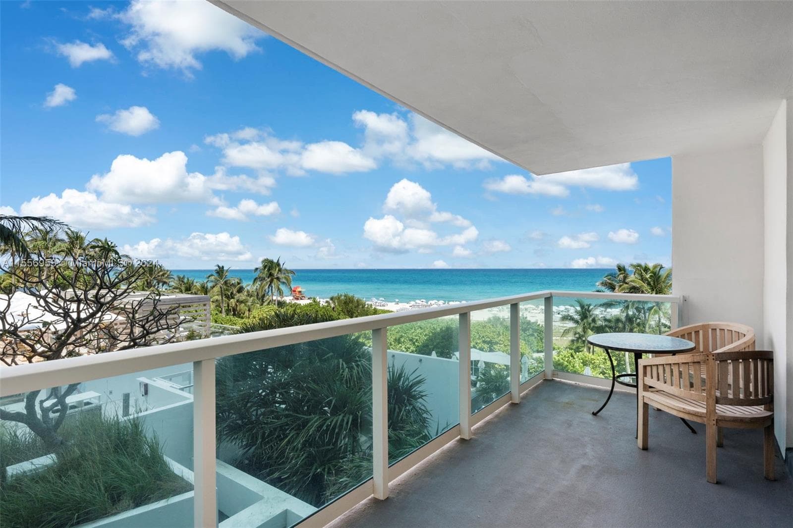 2301 Collins Ave 4