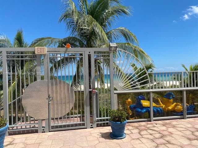 6039 Collins Ave 1110 photo 5