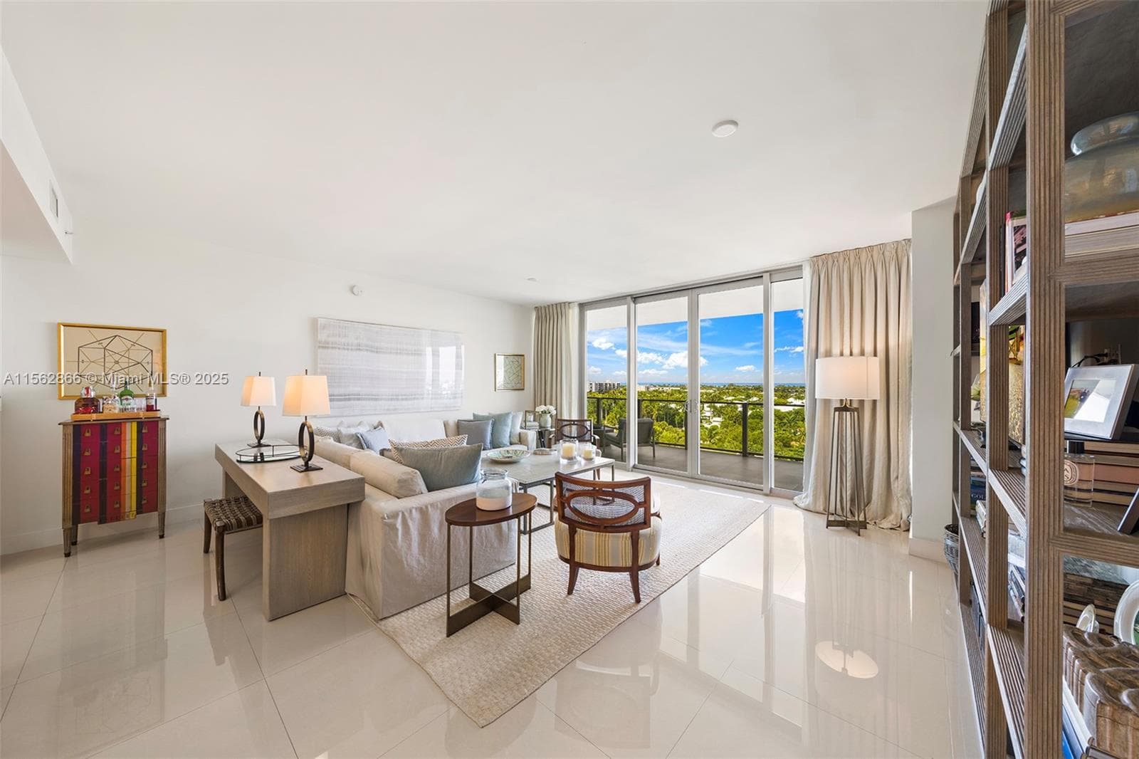 360 Ocean Dr 905S photo 2