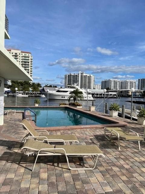 2900 NE 30th Street #5a 3