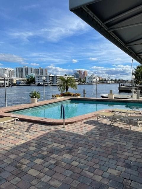 2900 NE 30th Street #5a 1