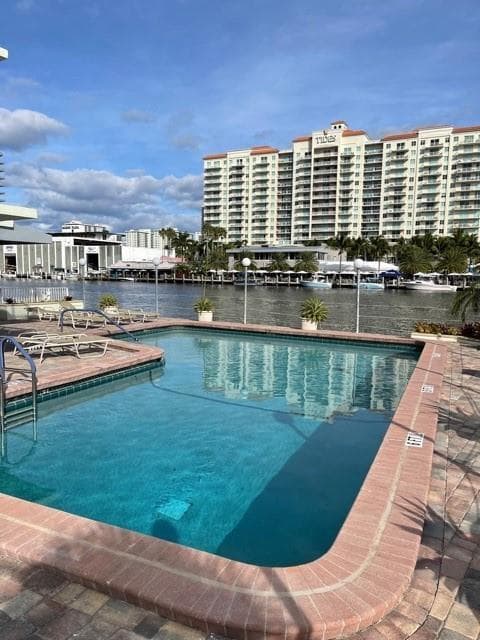 2900 NE 30th Street #5a 4