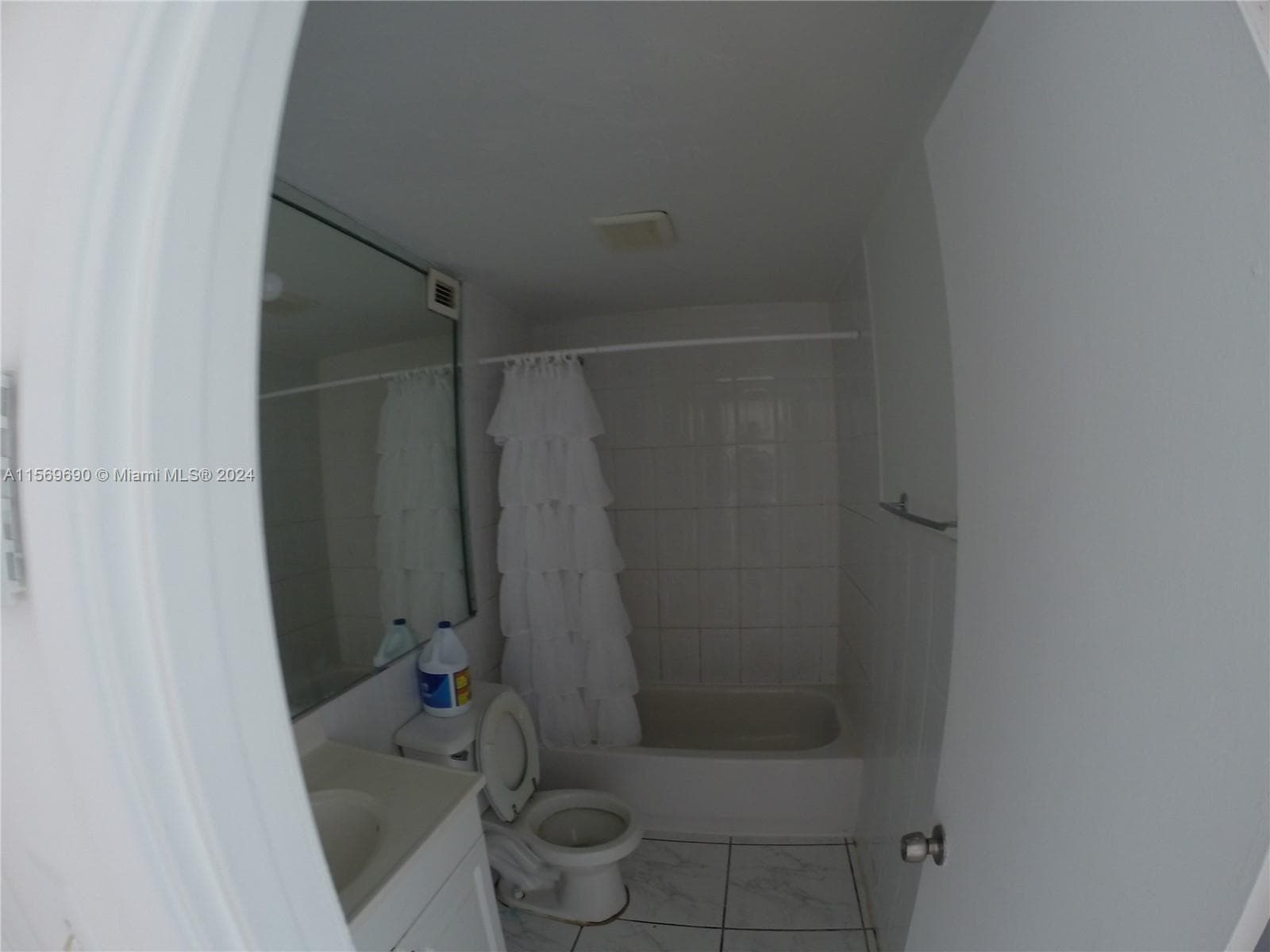 400 Kings Point Dr 905 photo 7