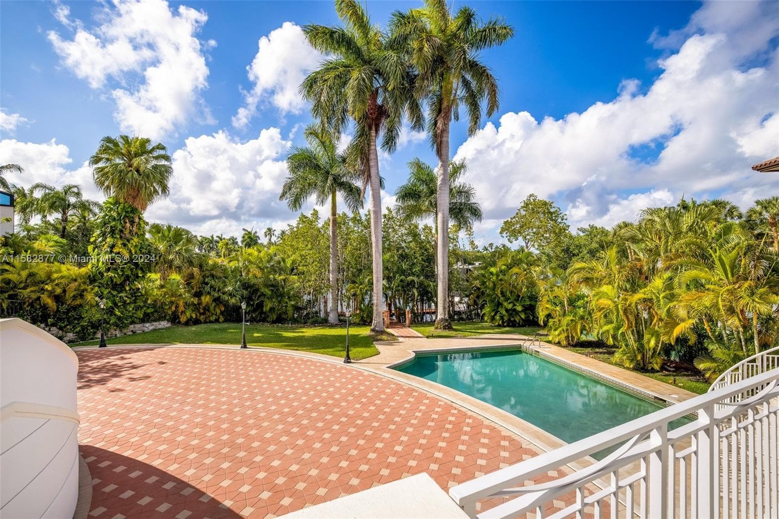 431 Costanera Rd photo 25
