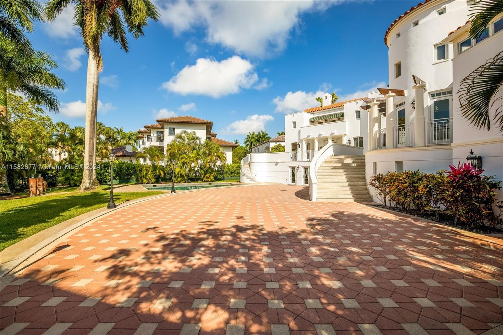 431 Costanera Rd photo 21