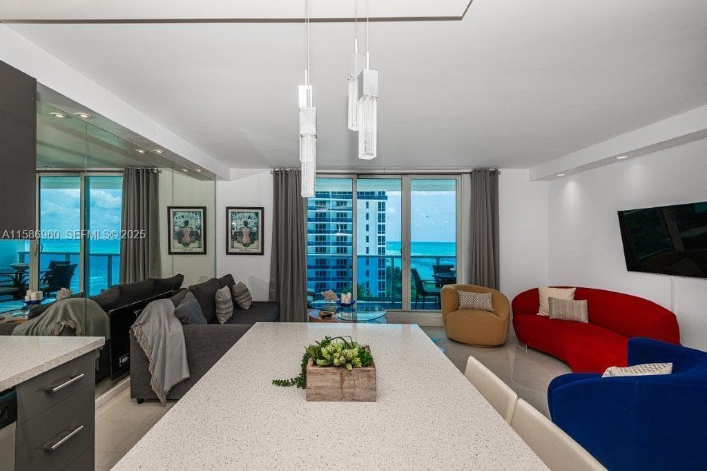 2301 Collins Ave 1111 photo 3