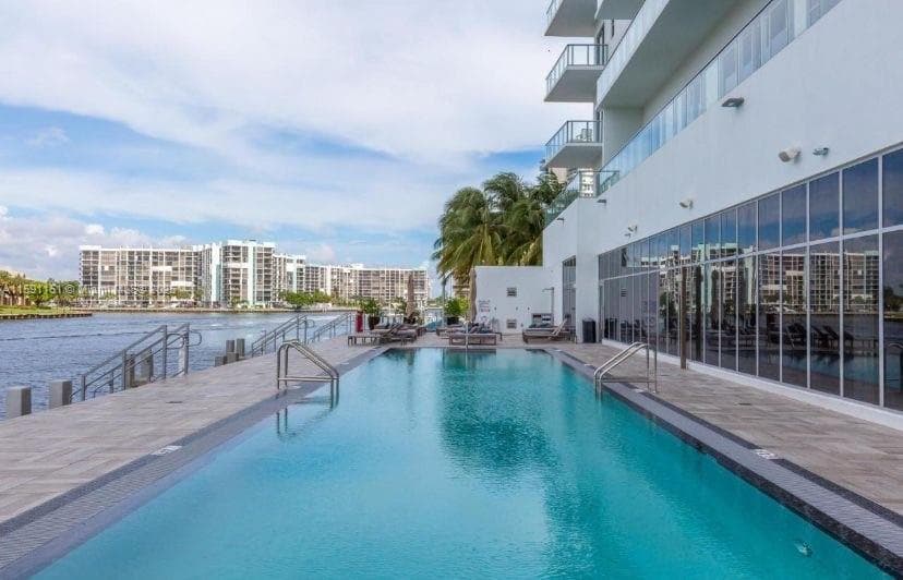 4010 Ocean Dr 5
