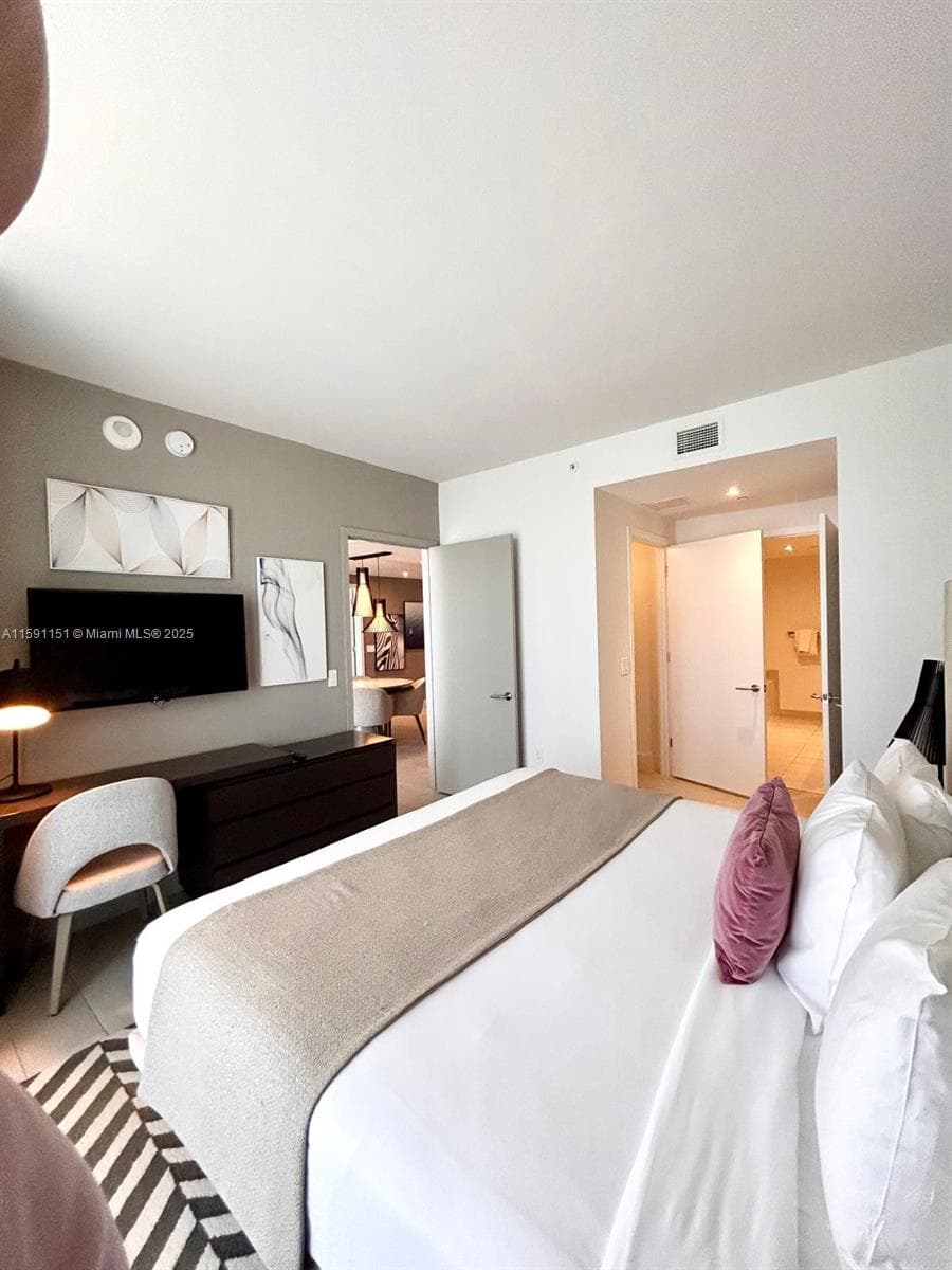 4010 Ocean Dr R2407 photo 19